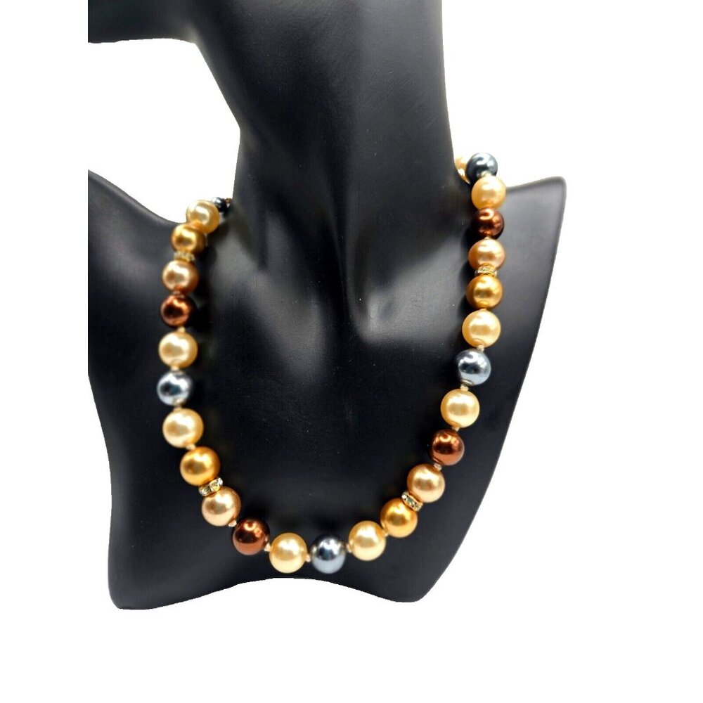 Beautiful IVANA TRUMP tri color luster faux pearl and rhinestone necklace